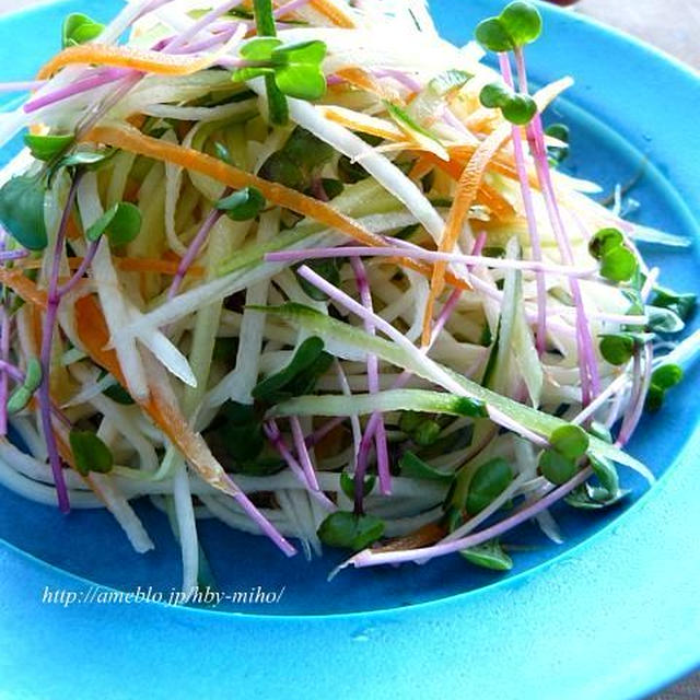 せん切り野菜サラダうどん