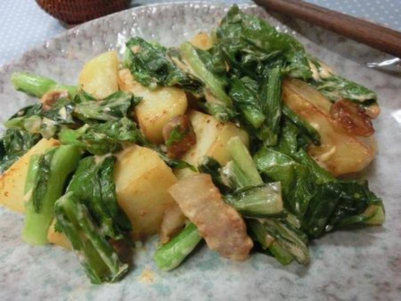 ボリューム副菜☆　小松菜とじゃがベーコンの味噌マヨ炒め