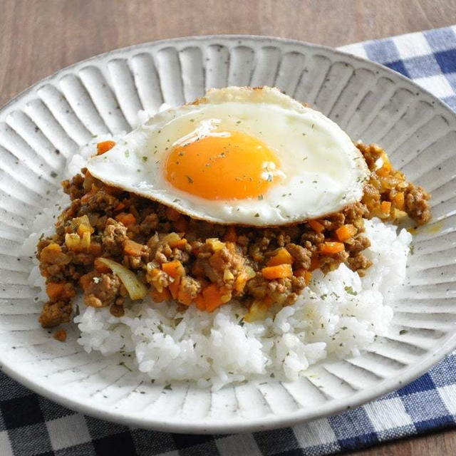 【今日の献立】わが家の人気ごはん「ドライカレー」と、朝のつぶやき。