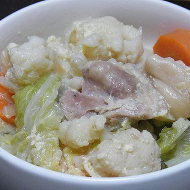 鶏肉、白菜、カリフラワーの豆乳煮