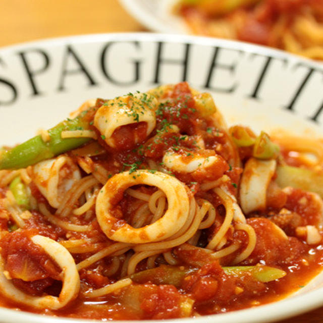 ヒイカのトマトソースパスタ