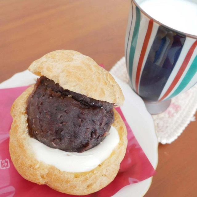 ローソン、あんこたっぷり！シュー#コンビニのケーキのレベルが高い