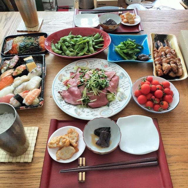 買ってきたもの並べて呑みながら花火を待つ！