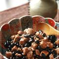 【黒豆と豚肉のトウチ炒め】?甘辛い味が癖になっちゃいます♪?