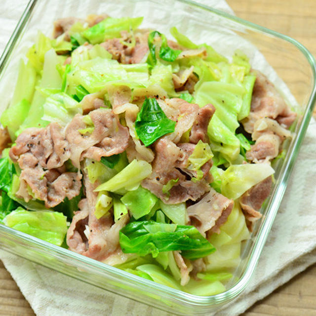さっと作れる主菜。豚肉とキャベツの塩バター炒め