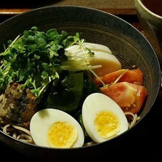 この夏お世話になった「サバ味噌缶のピリ辛うどん」