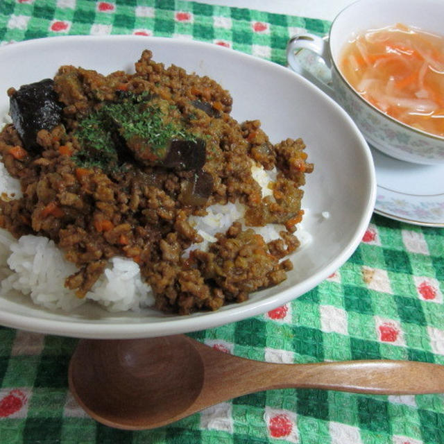 なすと豚ひき肉のドライカレー＆にんじんとオニオンのスープ☆