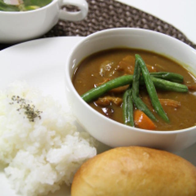 今夜はこんがり豚バラカレー。