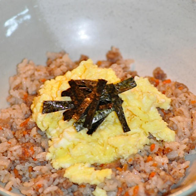 ふわふわ卵のミンチと人参の炊き込みご飯