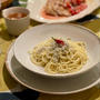 しらすパスタとチキンソテーのトマトソースの夜ごはんとひな子魔神