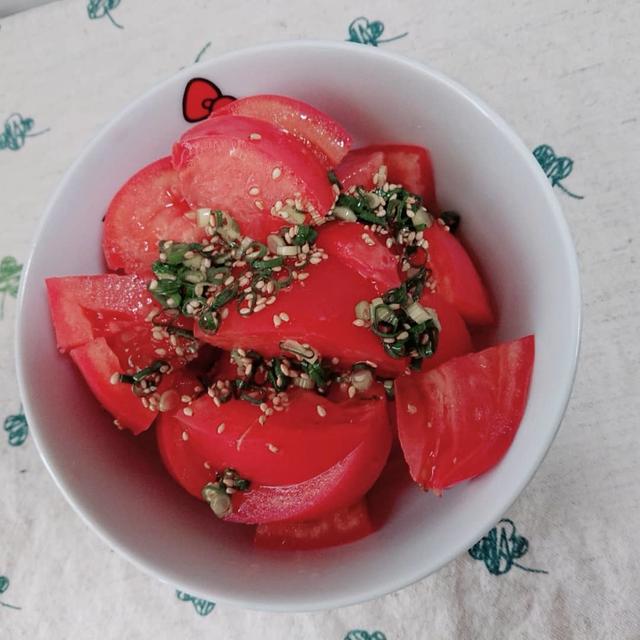 止まらな～い 病みつき トマトサラダ#ごま油#トマト料理#めんつゆ  ごま油と...