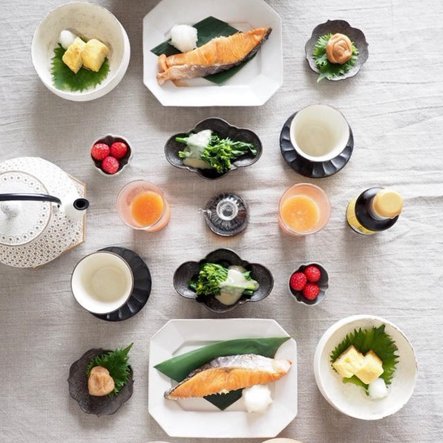 休日の朝に、旅館の朝食みたいにしてみました♪