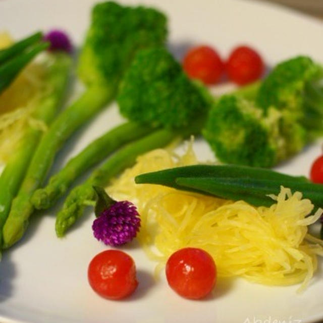 いろいろ野菜と３種のソース。