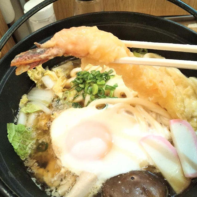 これは通いたい☆功刀屋新宿御苑店限定!圧力鍋で茹でたうどん?餅?大海老天鍋焼き餅!