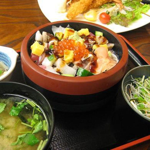 旅行で。漁港の定食屋さん。
