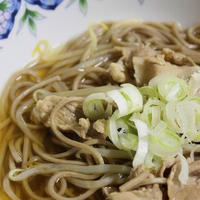 追いがつおつゆでつるりん＜豚もやし蕎麦＞