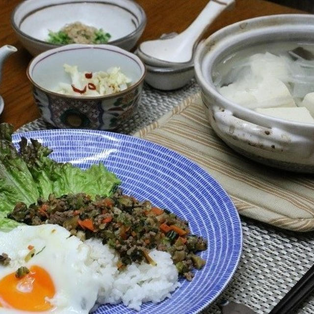 レシピ付き献立　野菜たっぷりのそぼろご飯・たらと大根ざくざく湯豆腐・白菜の甘酢漬け