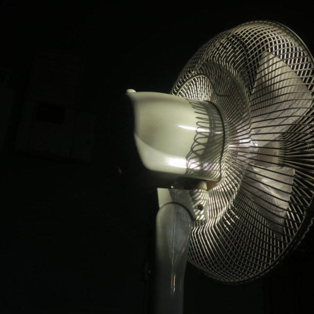 壁向きの扇風機♪