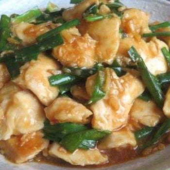 しっとりやわらかコクうま♪　鶏むね肉とニラの生姜オイスターソース炒め