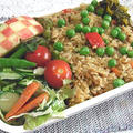 カレー炒飯弁当。驚きの胡蝶蘭