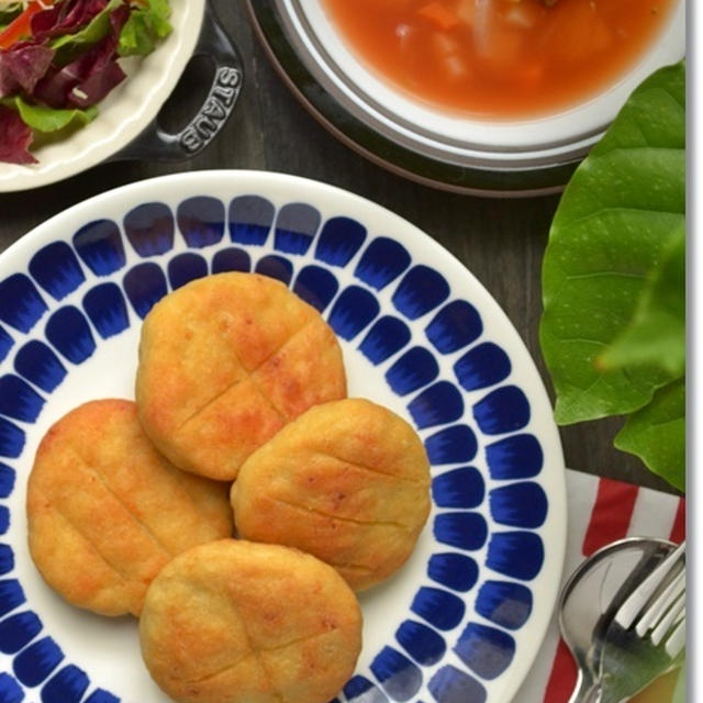 北海道産小麦deポテトパン＆トマト缶の赤いスープ