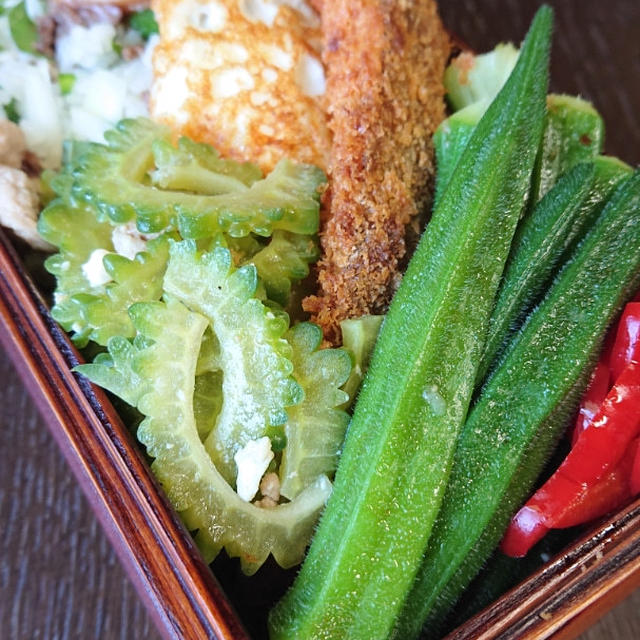 焼肉飯と魚フライ弁当