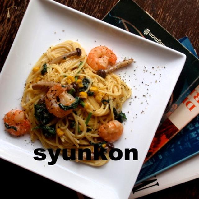 簡単なエビとほうれん草としめじのクリームっぽいパスタ