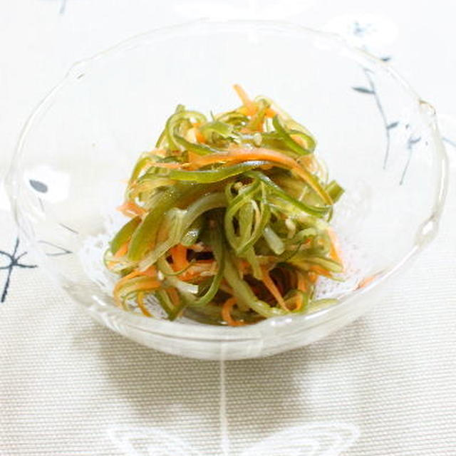 茎わかめとにんじんの中華風サラダ　レシピ