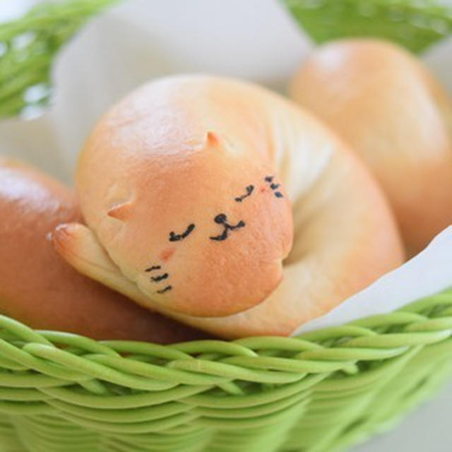 ニャンコベーグル♪ワイルドブルーベリー&クリームチーズサンド。
