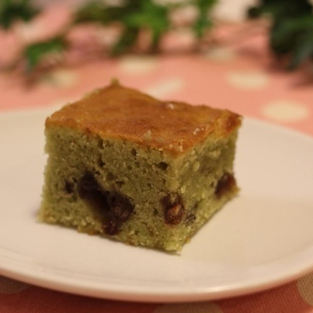 混ぜるだけ！抹茶と小倉のしっとりケーキ