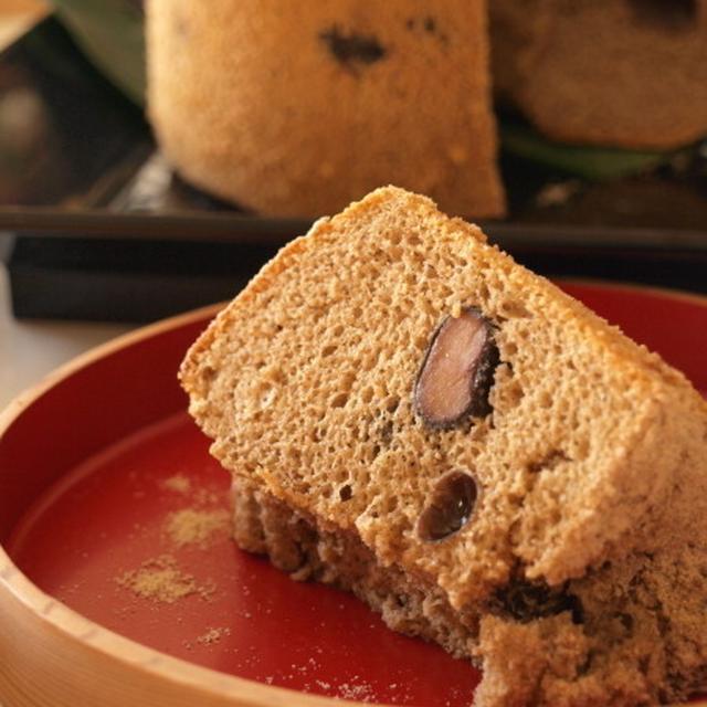 はったい粉と黒豆のシフォン、と、漆器。