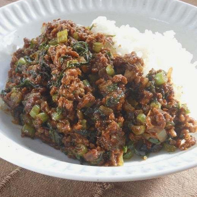 和風の味付けでご飯のお供になる〜大根の葉のドライカレー。