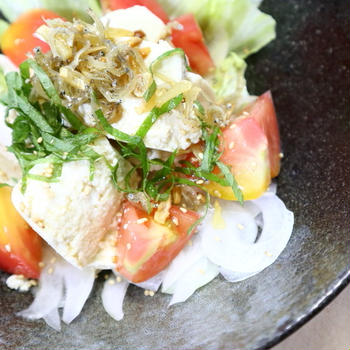 さっぱり美味しい！豆腐とじゃこの和風サラダ