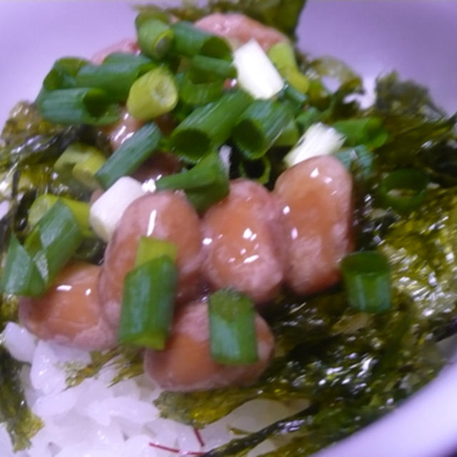 納豆かけごはんのアレンジにおいしい海苔