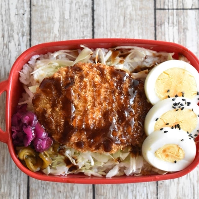 ～100円のっけ弁当～ソースがしみしみ♪キャベツコロッケ丼のっけ弁当