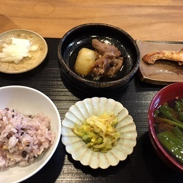 スジ大根と焼き鮭定食