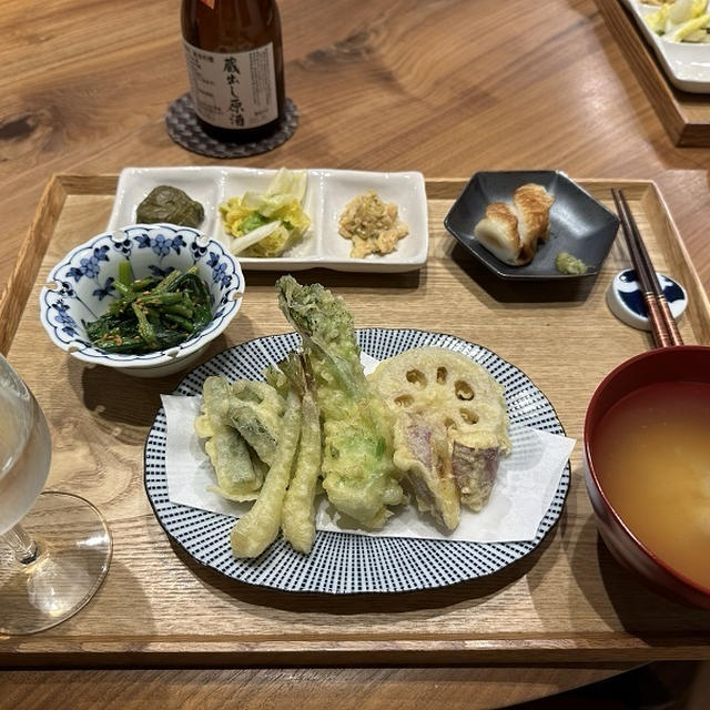 【献立】天ぷら、ほうれん草の胡麻和え、ちくわにわさび、ねぎ味噌、白菜のお漬物、紫蘇巻き梅干し、豆腐のお味噌汁、日本酒