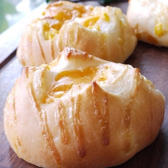 【総菜パン】チェダーチーズ入りコーンパン