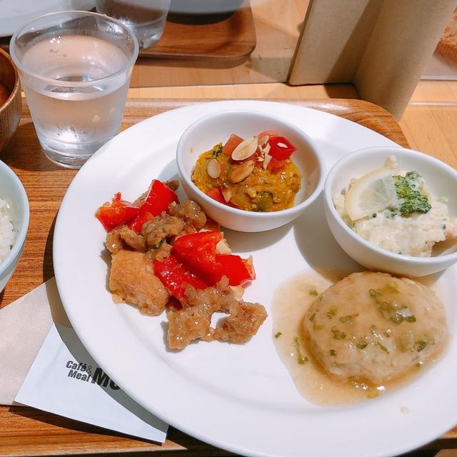 高校生の娘と久しぶりにデート　美容院　無印カフェ　パンケーキ　551の豚まん