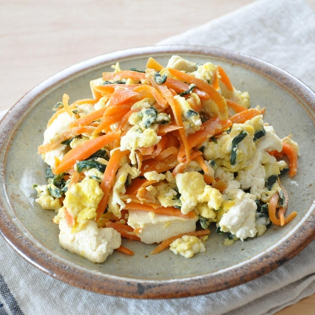 【簡単節約おかず】食費を抑えたいときに大助かり！「にらと豆腐の卵炒め」