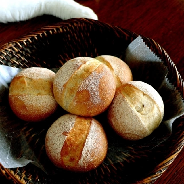 ふわふわ全粒粉入りの丸パンと有難う＆にゃ♪