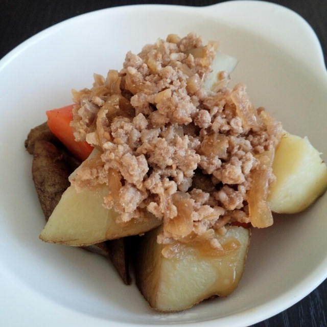蒸し根菜の挽き肉餡かけ