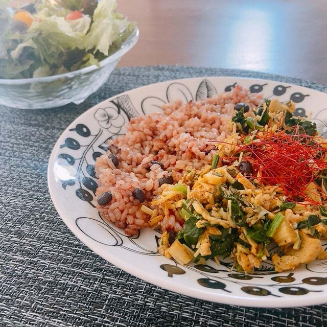 きのこと玉ねぎ麹でドライカレー♡癒しとセリアで。