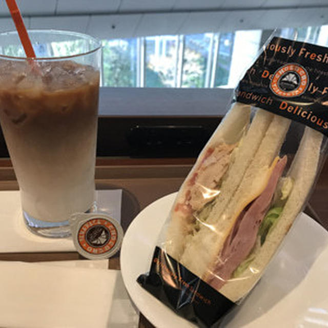 サンマルクカフェ／カフェラテとサンドイッチで軽めのランチ