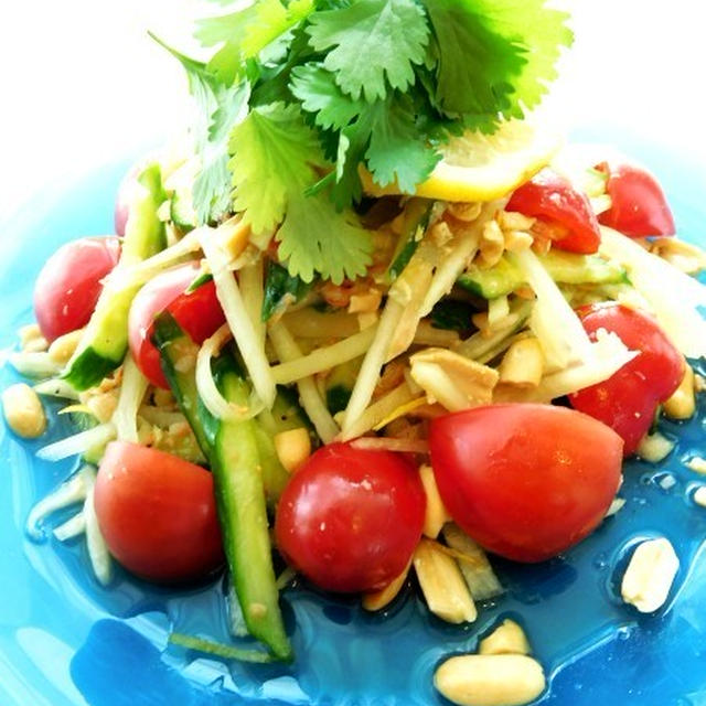 ソム・タム・タイ　辛くって甘い青パパイヤのサラダ