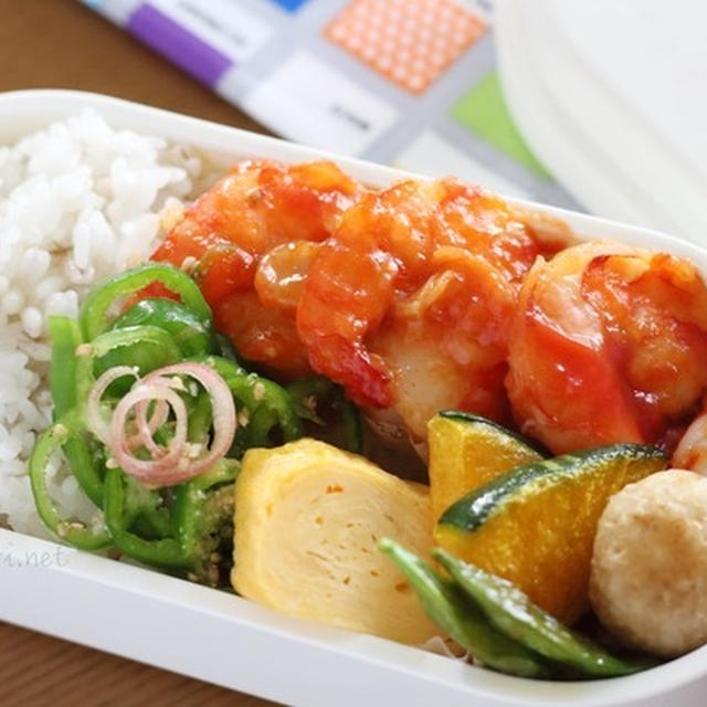 弁当にエビチリを入れる時のコツ｜炒めながら調味料を加えていくし時短で楽チンなおかずだよ〜