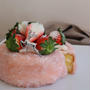 もちもち求肥のクリスマスケーキ🎄スポンジケーキを求肥で包み込んで♡もちもちピンクの可愛いケーキ作ってみました！