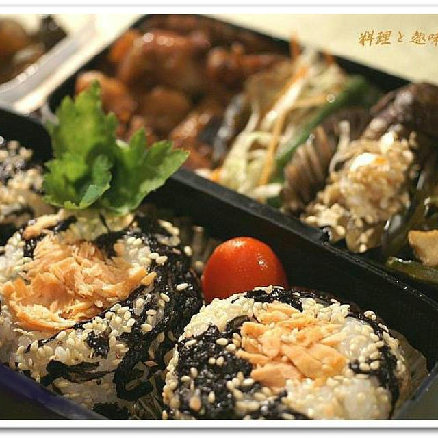 《男の夏弁当》シリーズNO,4?NO,5　磯海苔と鮭のライスボール／鰻弁当　２日分のご紹介です。