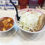 MUSASHIを啜る 〜プチ麻婆丼・背脂・ネギ・野菜大盛・チャーシュー1枚・サウ〜