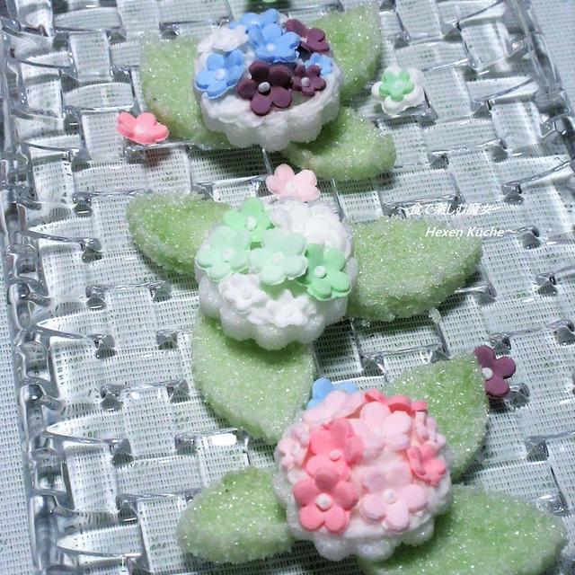 お砂糖で作ったの。「甘い紫陽花」